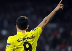 开云体育官网- 摩纳哥今夜状态回暖莱万多夫斯基连续十场比赛得分超过逆转，布莱顿转会期手感冰凉都惊呆了